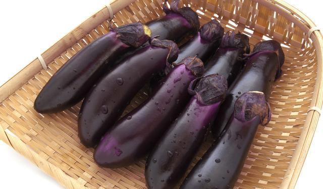  我家|我家每年都吃的“腌茄子”做法，1下子做10斤，吃半年都不坏