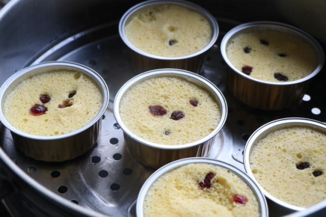  香甜|极简版蒸糕，4个鸡蛋1把面粉，不用油上锅蒸，香甜软糯味道好