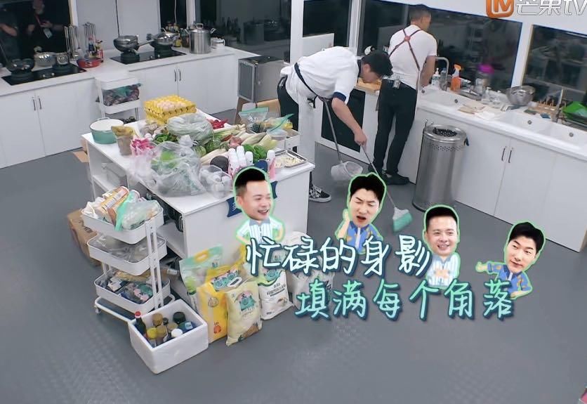  中餐厅|《中餐厅》赵丽颖槽点多？饭后先换衣服，让黄晓明送咖啡自己早休息