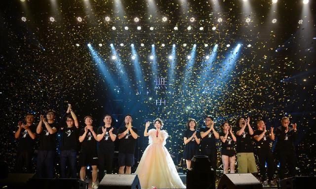  参加|冯提莫联合众大牌明星参加江苏卫视综艺节目，观众：当家小花旦！