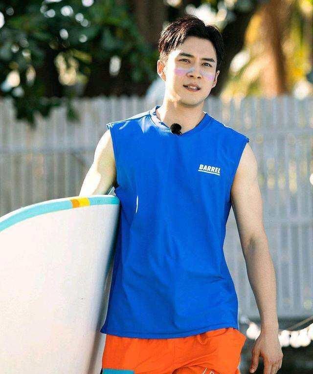 冲浪爱好者|《夏日冲浪店》首遇顾客逃单,集体懵圈,可怎么办呢