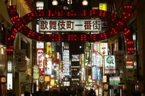 夜间金库|骗子造个假金库，商户排队投钱，25分钟收割2500万，案子至今未破