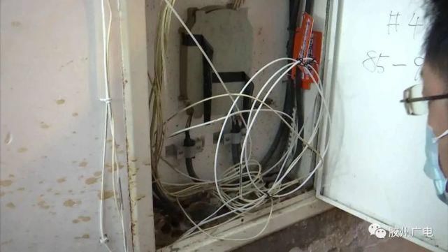 现场|【行风在线】联通管道渗水 技术人员现场查修