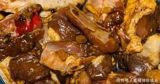 美食|鸭肉芋头粉丝煲,粉糯香甜鸭头有嚼劲,夏日必备美食!