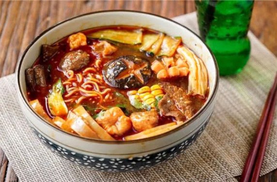 快试|还在买麻辣烫吃，快试着自己做吧，超级简单