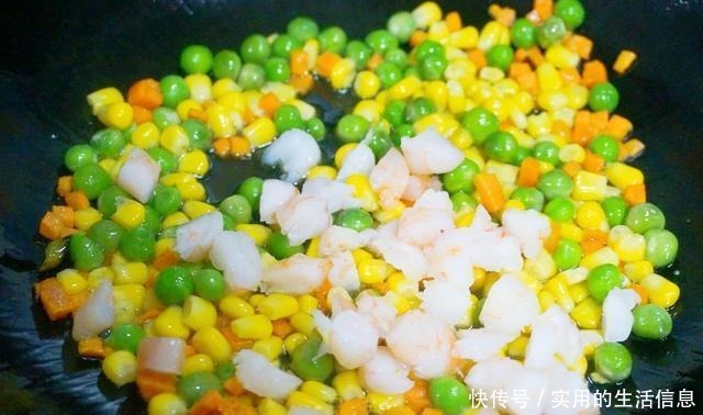 倒入|一家三口的晚餐,3道1汤,虽然素了点,好吃下饭,家里的味道