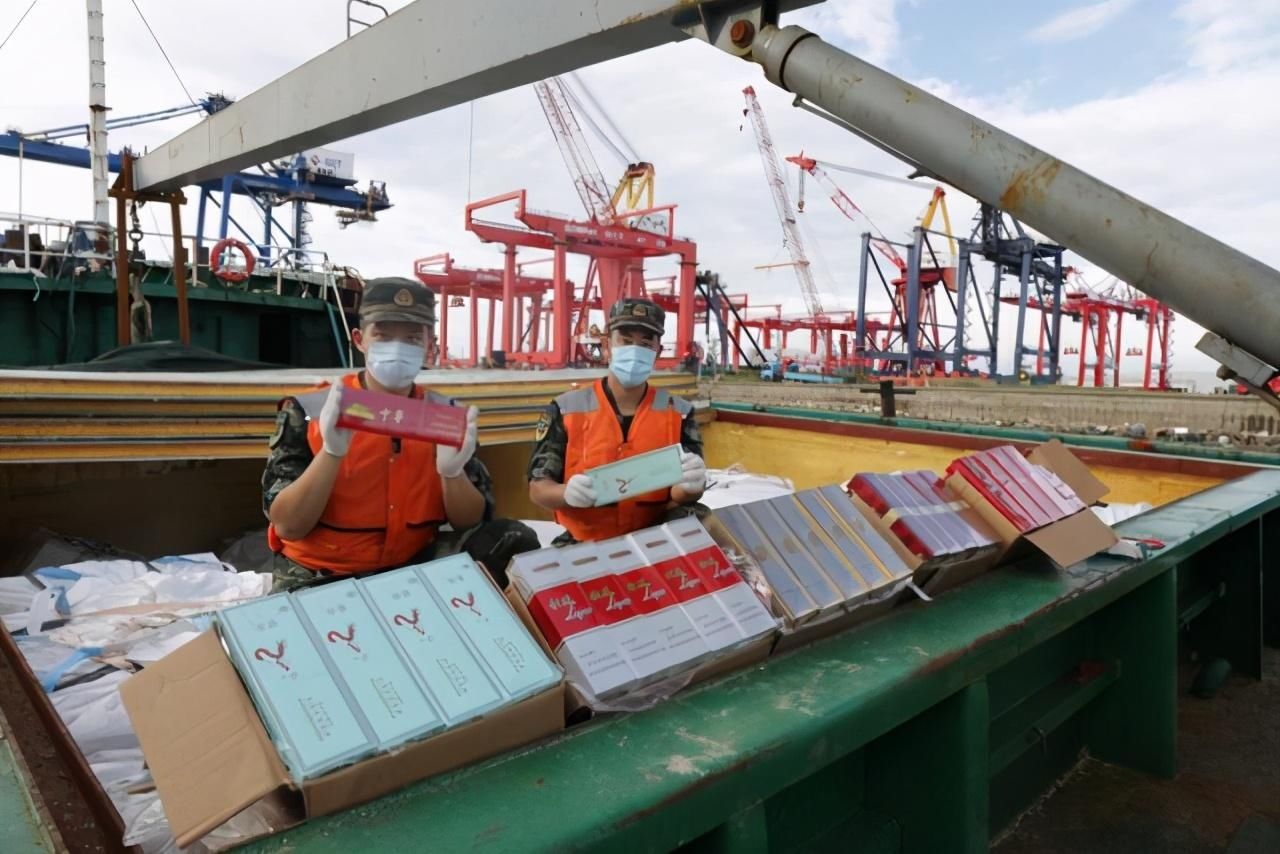 涉案|广东珠海海警局查获一起特大海上涉嫌走私香烟案