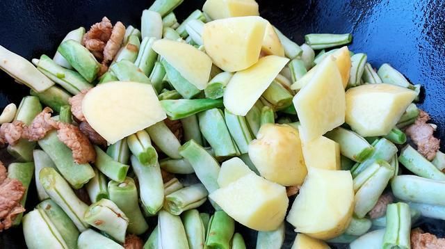  味十足|芸豆东北最家常的做法，炖出来香喷喷的，酱味十足好下饭