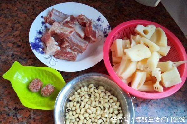 小编|这样做出来的莲藕排骨汤,味道鲜,连喝几碗都不过瘾