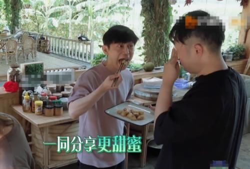  好吃|《向往4》海涛夸拔丝香蕉好吃，却被桌上剩菜出卖？网友：懒得装！