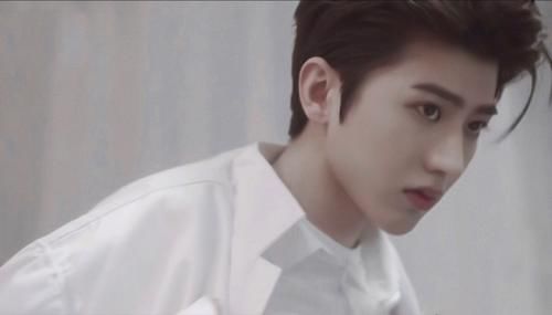  华语|华语乐坛日益没落？华晨宇独具一格难掩颓势，蔡徐坤开辟新道路！