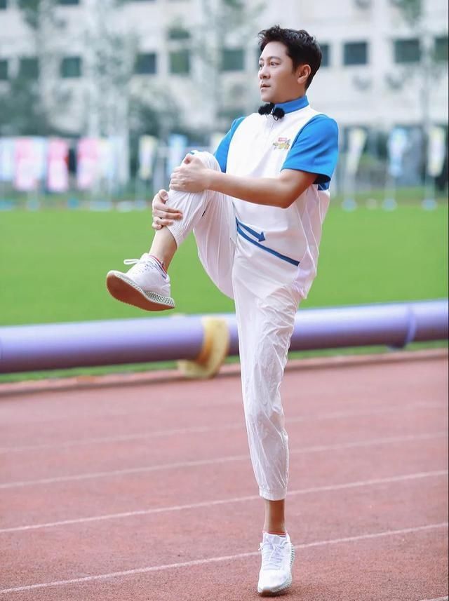  全场|元气满满的哥哥全场MVP是化妆师吧？你认得出来这是蔡国庆？