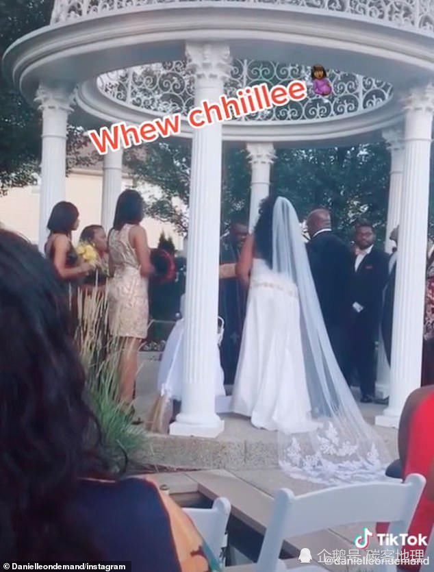 新娘|新郎新娘正交换誓言，突然新郎前女友出现，新娘女儿大怒