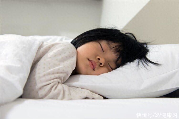 中国53万儿童性早熟， “毁掉”孩子的并非炸鸡豆浆，父母应该反思