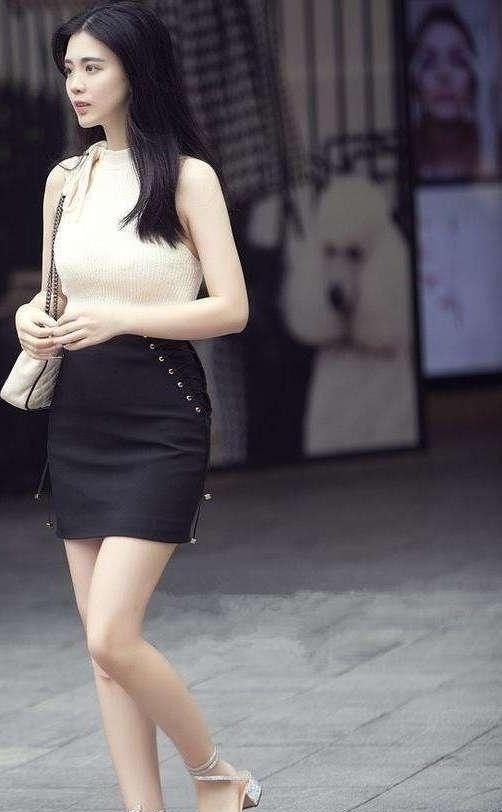 身材|美女街拍身材曼妙的小姐姐,紧身裙的穿搭,美得更青春