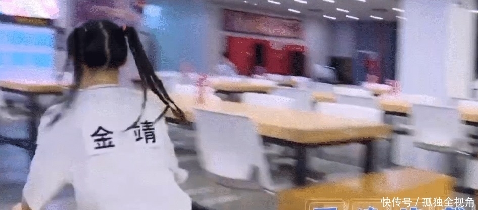 金靖的名牌|《跑男8》郭麒麟撕下金靖名牌,见他撕完后的举动,细节暴露人品