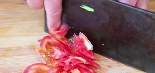  诀窍|教你西红柿疙瘩汤做法，学会这诀窍，口感劲道，一顿2碗不够