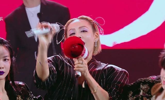 大型|《浪姐》宁静拉票简单粗暴,提上大喇叭使劲吆喝,果真人美路子野