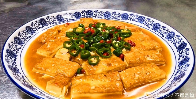 好看|大厨教你煎豆腐,多加“1步”,不粘锅不糊底,色泽好看味道香