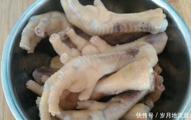  酱香|70岁奶奶将酱香凤爪秘方传给我，记住这3步，又香又烂惹人爱