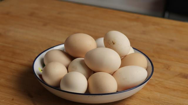  箱里面|鸡蛋不要放冰箱，教你保存小妙招，放三个月都不坏，省钱又实用