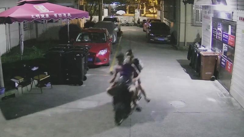  吃宵夜|“老破”电瓶车回家路：醉酒嫌疑人偷骑走吃宵夜，警方追踪70公里24小时物归原主