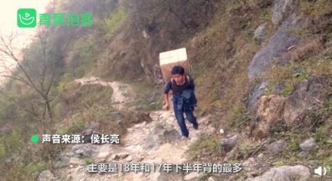 捐赠|农村男孩支教十年 用背篓背回80斤山外捐赠的课外书