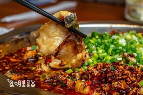 排队|昆明排队三十年老店,15张桌子,“镇店之宝”每天卖半吨