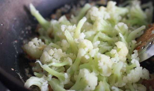  吃法|有机花菜的诱人吃法，简单两步制作，实在是太下饭了