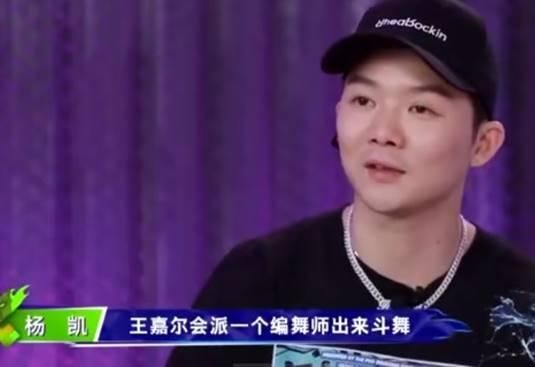  合影|这就是街舞：张萌不敢与王一博合影，总决赛易烊千玺将回归