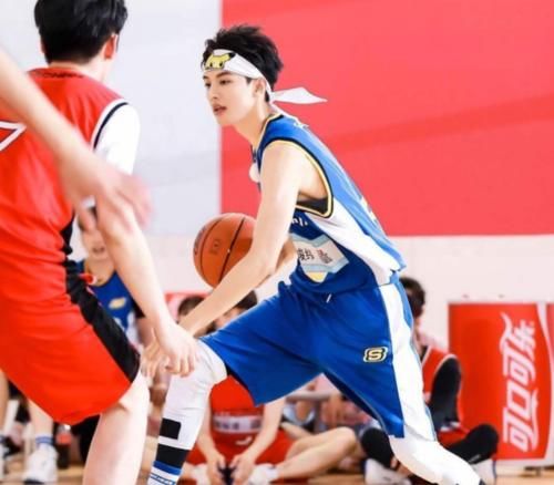  节目里面|众多偶像参加的超新星运动会，却被他抢了风头，了解之后：果然有魅力！