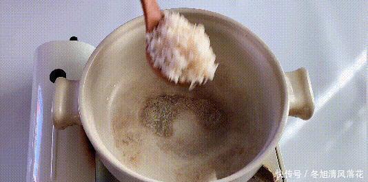 分钟|15分钟煮皮蛋瘦肉粥,口感顺滑,质地浓稠,家人都爱,上桌光盘