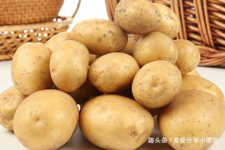 家人|夏天,土豆别再炒着吃了,试试此做法,暄软劲道,家人爱吃