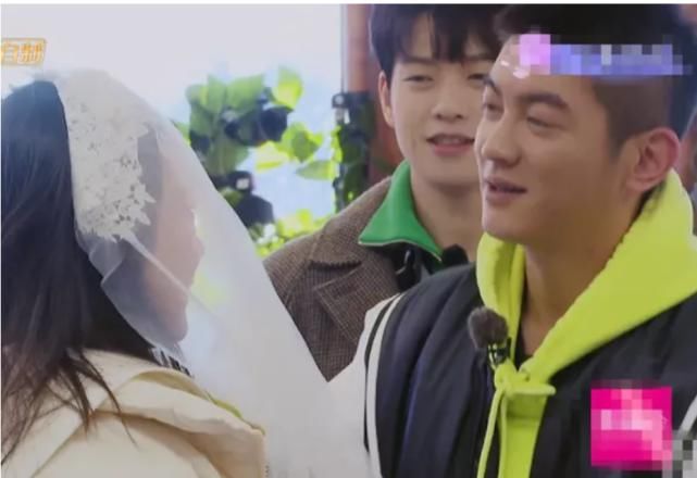  态度|霍思燕戴头纱圆婚礼梦，谁注意到杜江的态度?霍思燕直.