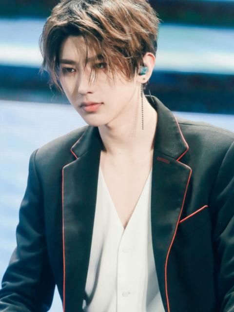  泪目|百分九闪现《跑男》，谁注意到蔡徐坤的反应李晨5字令粉丝泪目