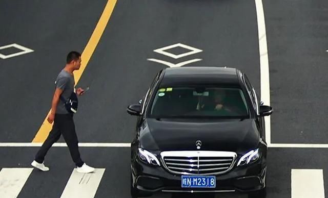通安全法|曝光，六安这些车辆不礼貌，行人被抓