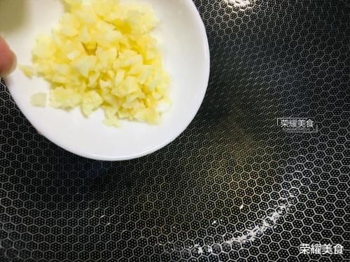  上汤红苋菜|七月苋菜金不换，这个月多吃点也无妨，刮油去脂，跟松花蛋是绝配