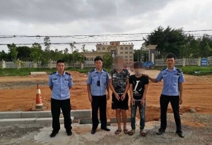 屁股|男子用鸭屁股喂狗，里面藏了东西，他“赚了”50多万