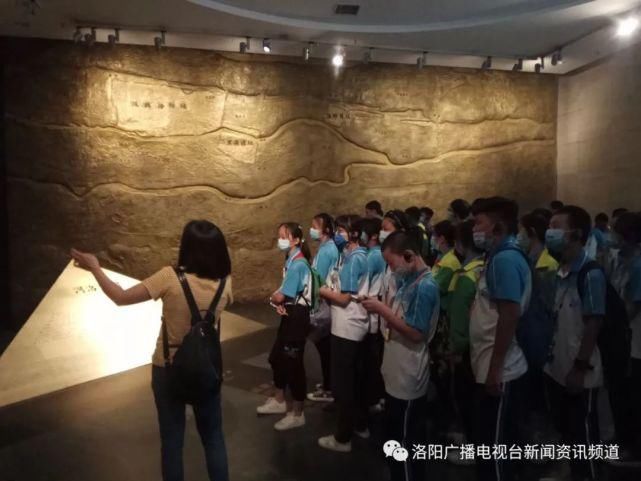 高级讲解员|创文明城市 做文明市民丨博物馆里树新风 文明城市结硕果