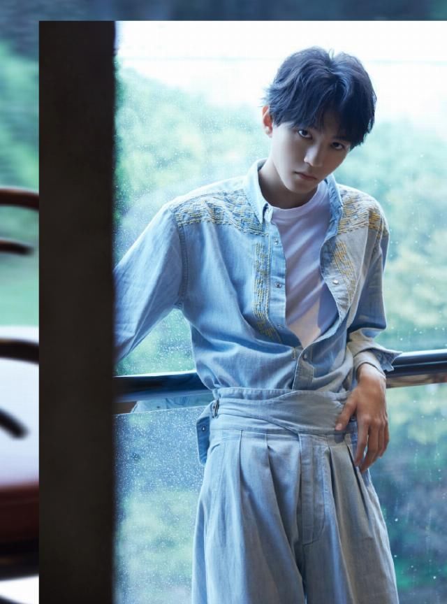  英雄|王俊凯官宣英雄联盟代言人，首场比赛就获胜！现场取的游戏名超拽