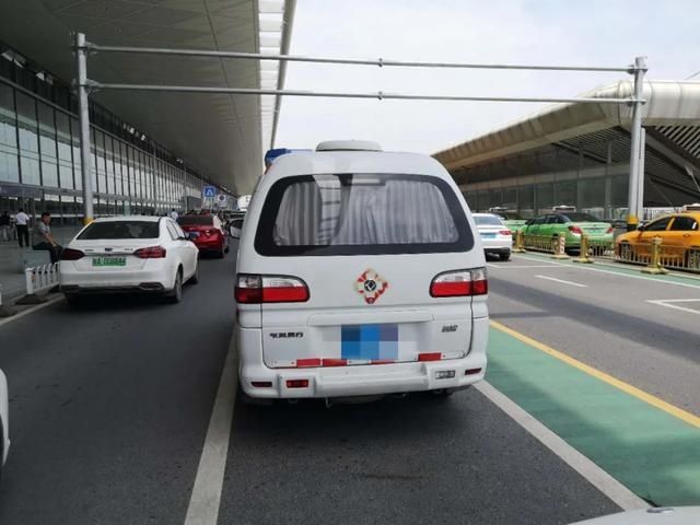  氧气瓶|连氧气瓶都没有！假救护车现身西安北站