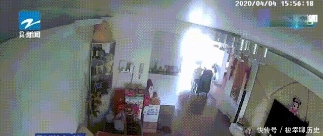  自行车|电动自行车，请勿室内充电！