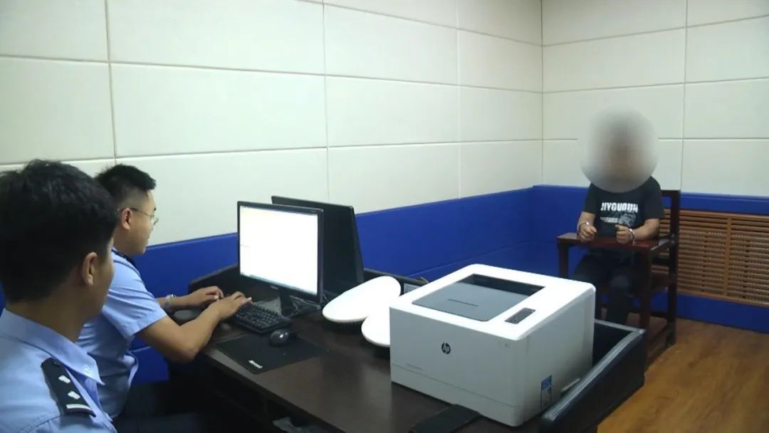  过核定人数|图强公安分局查处一起交通违法行为