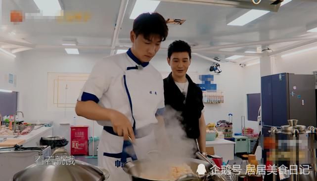  张亮|《中餐厅》张亮自制卤面！却被黄晓明碗底给出卖？网友：不装了！