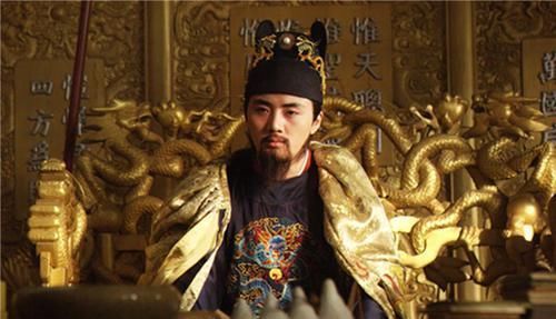 未来|故宫博物院一件凤冠,精美绝伦奢华无比,背后却是大明王朝的未来