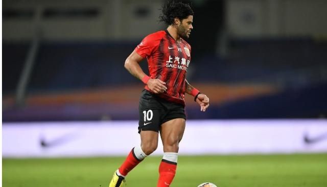  对阵|对阵青岛上港遭遇重创，锋线王牌恐继续伤停，本土两悍将从中受益