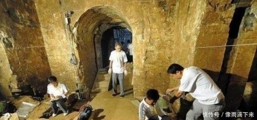  墓穴|你想不到的盗墓贼, 王墓上建房居住, 用20年打穿, 专家大惊