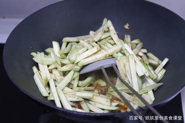  便宜|三伏天就馋这个菜，香辣美味，超级下饭，便宜又好吃