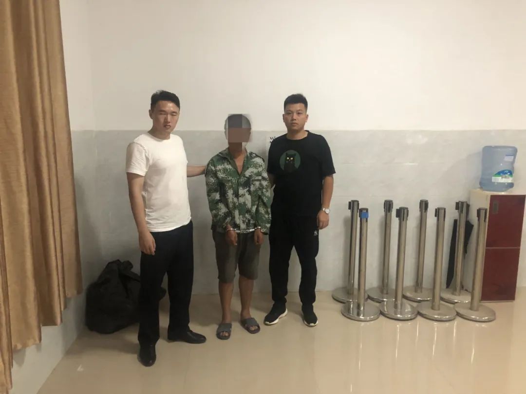  盗窃|孝岗何某入室盗窃当场被抓！