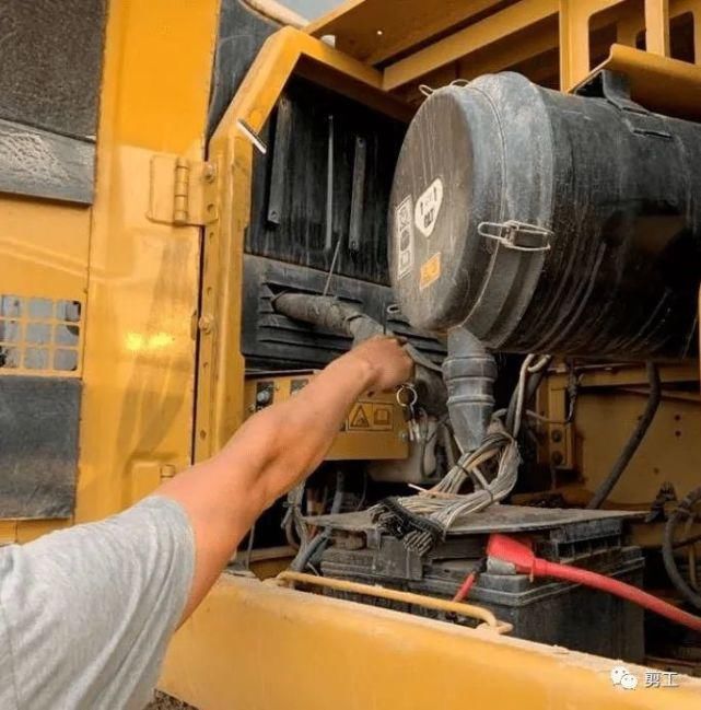  被盗|防不胜防！4台挖机电脑板被盗 几十万打水漂！